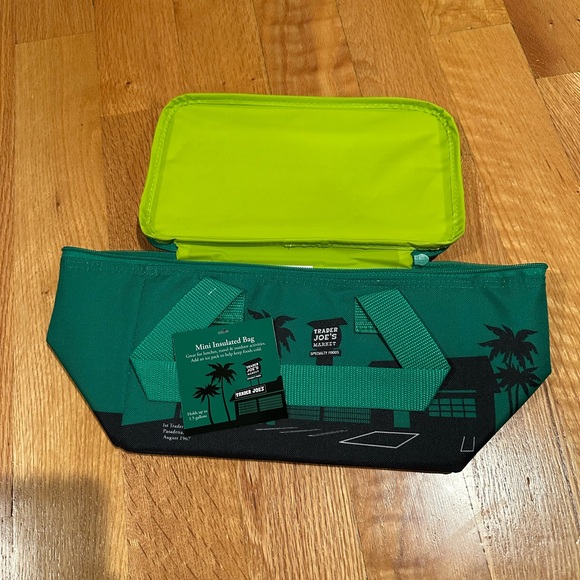 Trader Joe’s Mini insulated bag - Picture 5 of 5